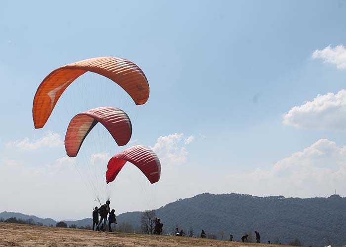 paragliding in Bir Billing